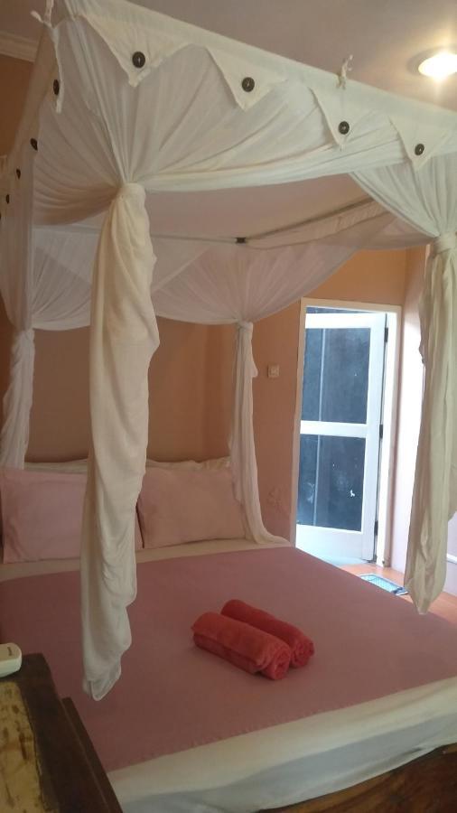 Bed and Breakfast Salon de Nomad Gili T. Gili Trawangan Esterno foto